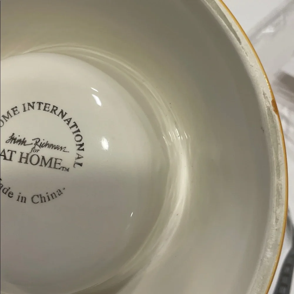 BOW BOW ceramic dog bowl by at home international o/s